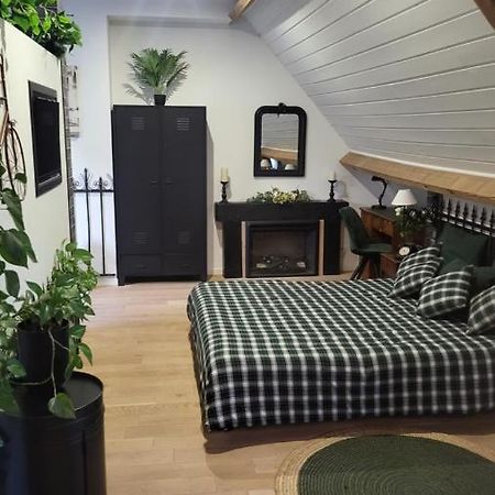 The View Bed & Breakfast Живерни Екстериор снимка